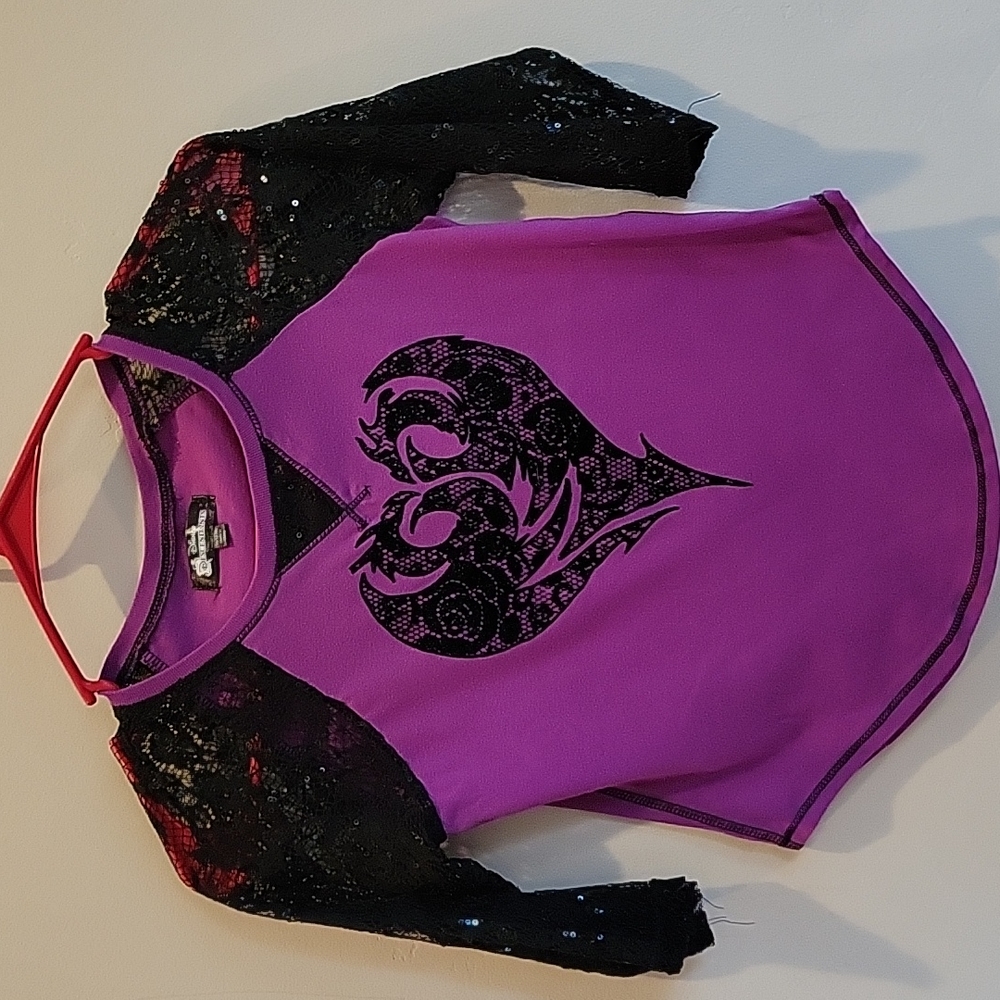Disney top Meduim